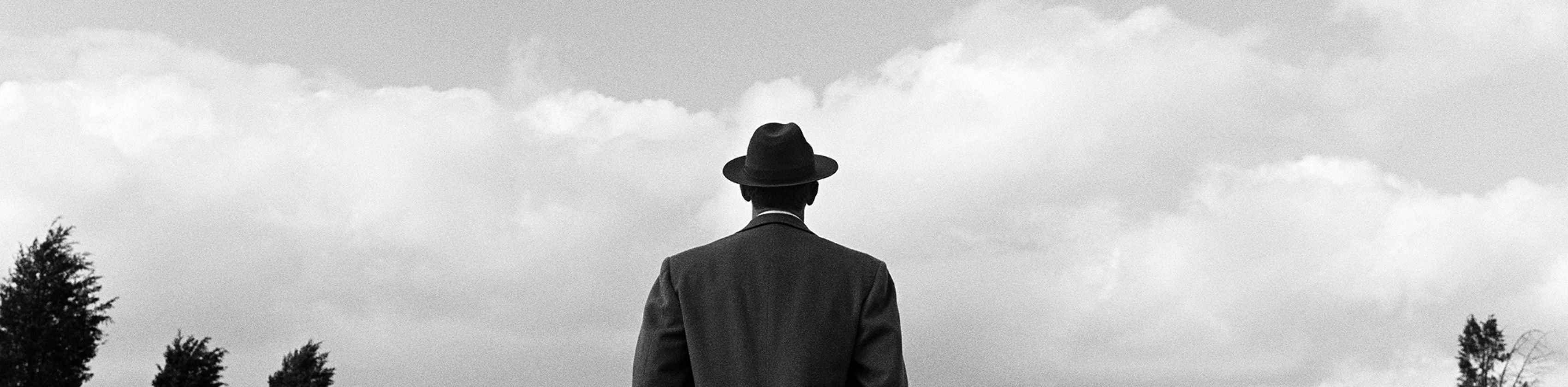 Rodney Smith, A. J. from behind in Field, Harriman, New York, 1994, Fotografie, © Estate of Rodney Smith Rodney Smith, A. J. from behind in Field, Harriman, New York, 1994, Fotografie, © Estate of Rodney Smith