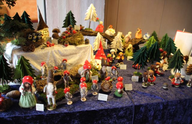 Zwergenstand auf dem Martinsbazar an der Waldorfschule Heilbronn Zwergenstand auf dem Martinsbazar an der Waldorfschule Heilbronn