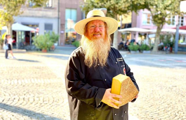 Käseonkel auf dem Marktplatz in Heilbronn, © Jan Euchler Käseonkel auf dem Marktplatz in Heilbronn, © Jan Euchler