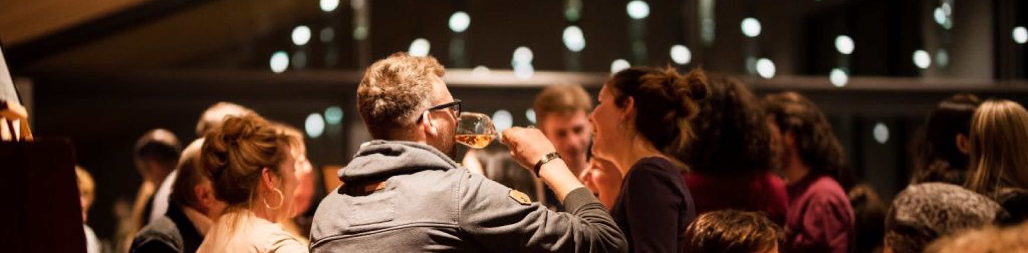 Geselliger Genuss im Weingut., © Luisa Albrecht Geselliger Genuss im Weingut., © Luisa Albrecht