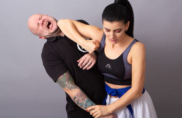 Selbstbehauptungskurs für Mädchen und junge Frauen Selbstbehauptungskurs für Mädchen und junge Frauen