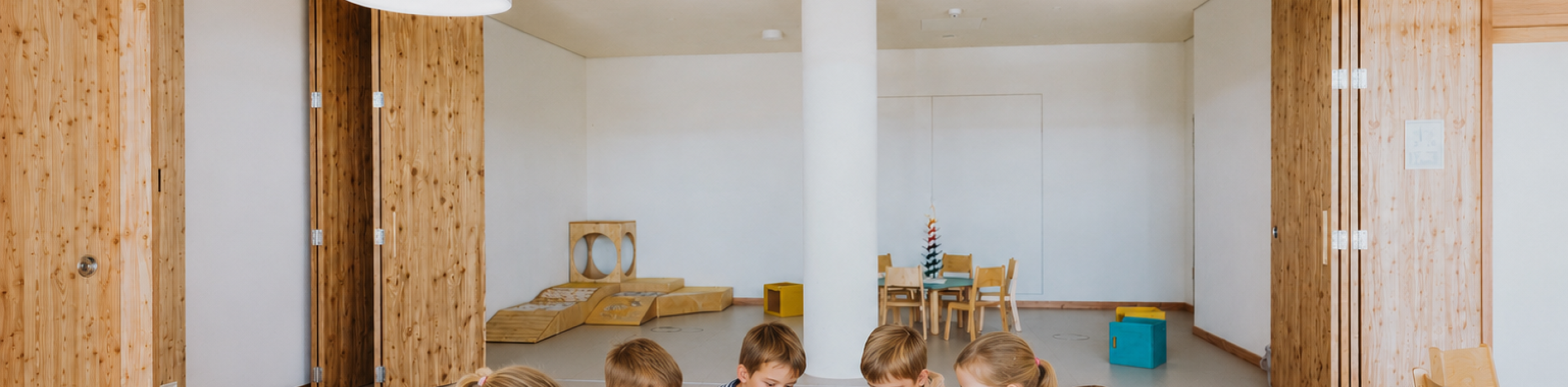 Kinder in der Expertenakademie, © Originalfoto von Nico Kurth, KI-bearbeitet Kinder in der Expertenakademie, © Originalfoto von Nico Kurth, KI-bearbeitet
