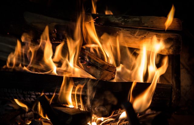 Lagerfeuer, © Larry White auf Pixabay
