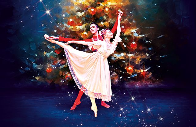 Ballett-Tanzpaar im Hintergrund Weihnachtsbaum, &copy; Michael Friedmann