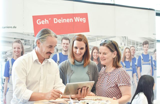 Ein wichtiger Austausch zwischen Ausbildern, Jugendlichen und Eltern gibt sichere Orientierung.