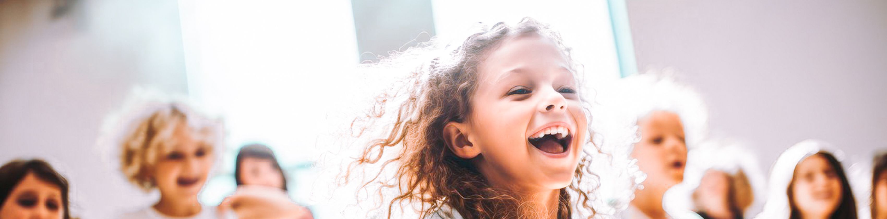 Tanzendes Kind mit Locken., &copy; Adobe