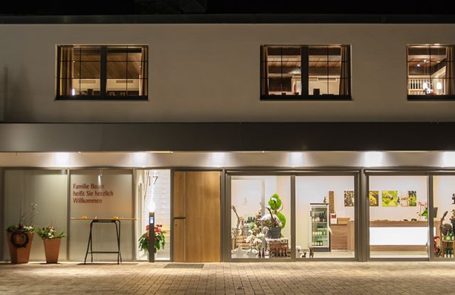 Besenwirtschaft Weingut Bauer bei Nacht