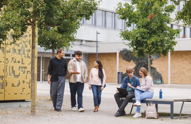 Studenten am Campus, &copy; Hochschule Heilbronn