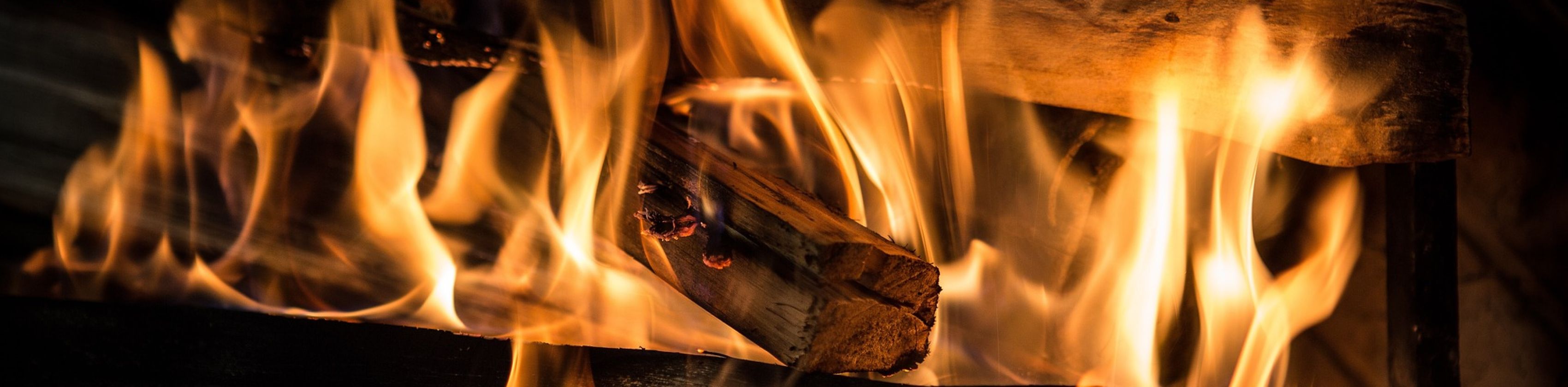 Lagerfeuer, © Larry White auf Pixabay