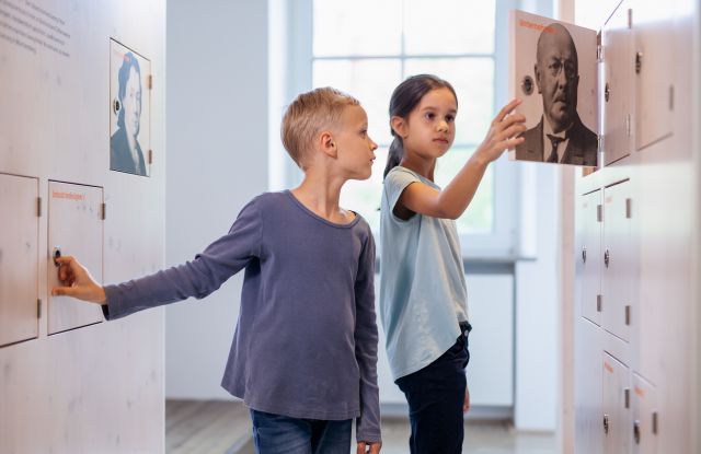 Mit Oma oder Opa im Museum (ab 5 Jahren): Spielend durch die Jahrhunderte