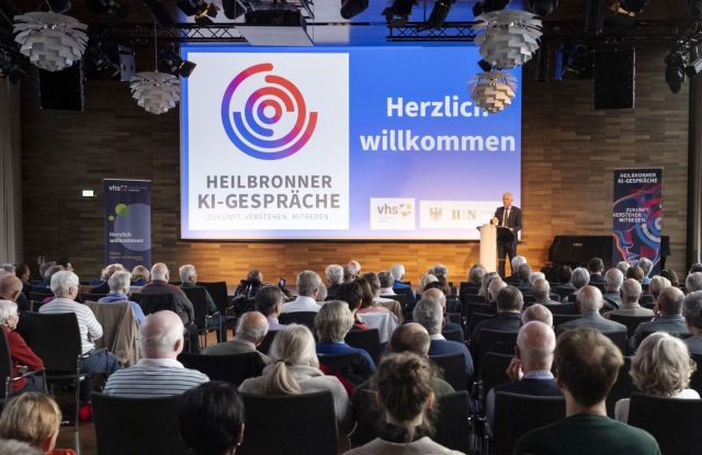 Blick in den Saal bei einem Heilbronner KI-Gespräch.