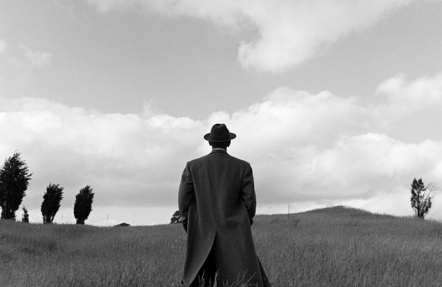 Rodney Smith, A. J. from behind in Field, Harriman, New York, 1994, Fotografie, &copy; Estate of Rodney Smith