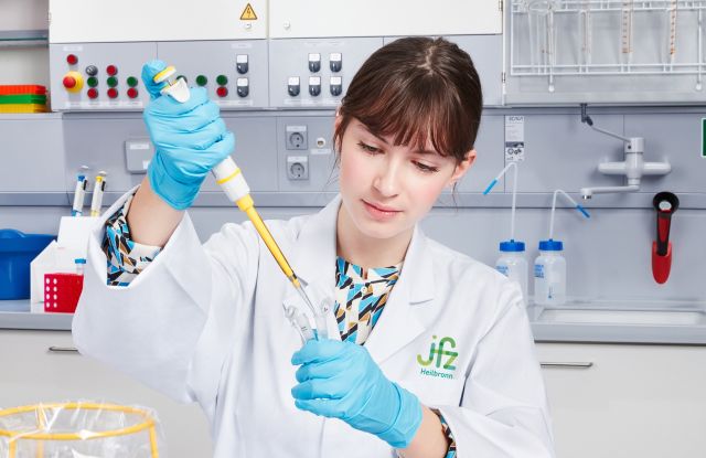 experiClub-Girls, &copy; Verwendung nur im Rahmen redaktioneller Berichterstattung &uuml;ber die experimenta Heilbronn gestattet. Quelle: experimenta gGmbH