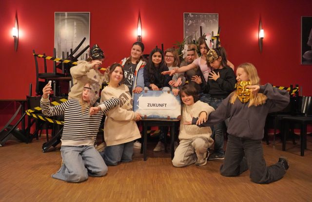 Gruppenbild einer Theatergruppe, © Verena Bauer
