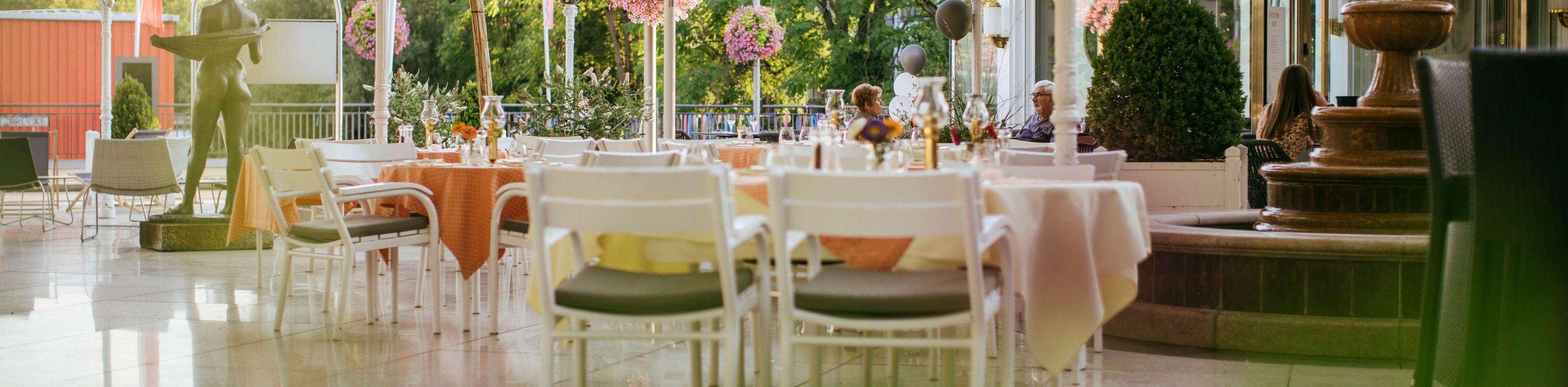Die insel Piazza für Genießer - Sundowner in bester Gesellschaft am schönsten Platz!, © insel-hotel