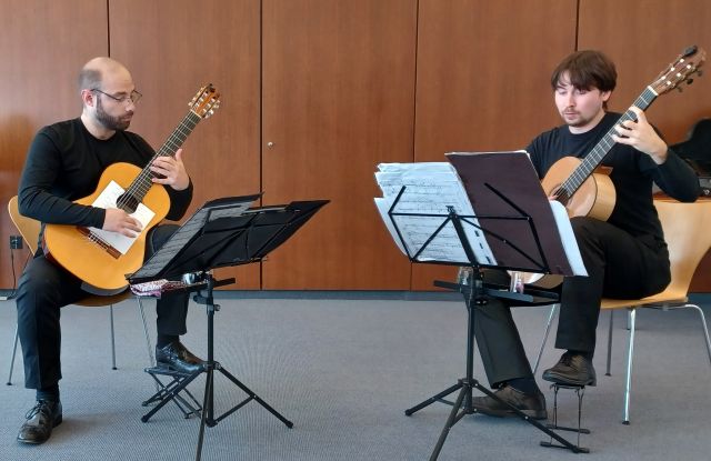 Gitarrenduo „Entre Mundos“ mit (v. l.) Martin Dressler und Moritz Beck, © Martin Dressler und Moritz Beck