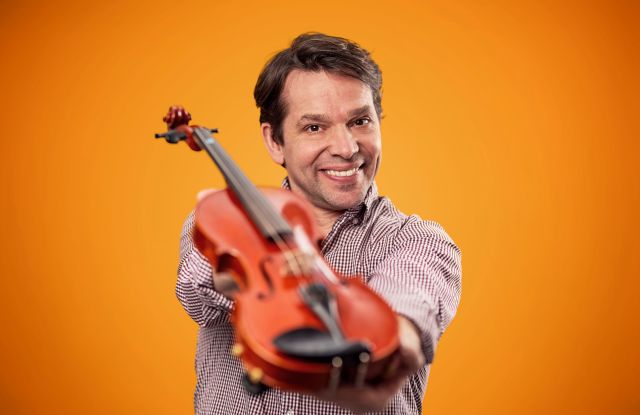 Juri Tetzlaff mit Violine, © Peter Gwiazda