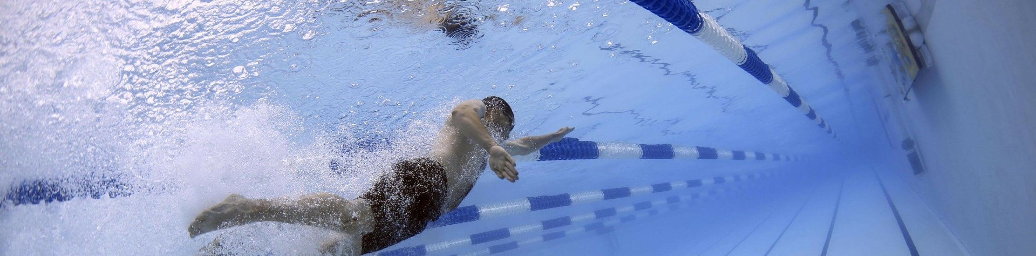 Schwimmer unter Wasser