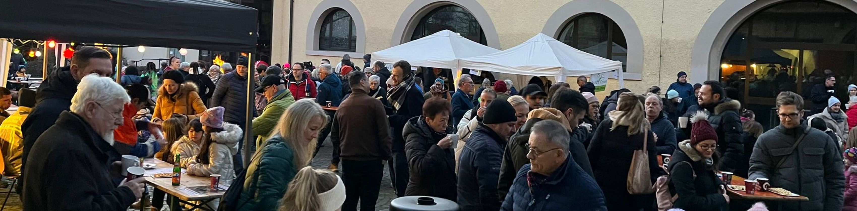 Gratis Punsch und Lebkuchen, © Hans-Ulrich Mack