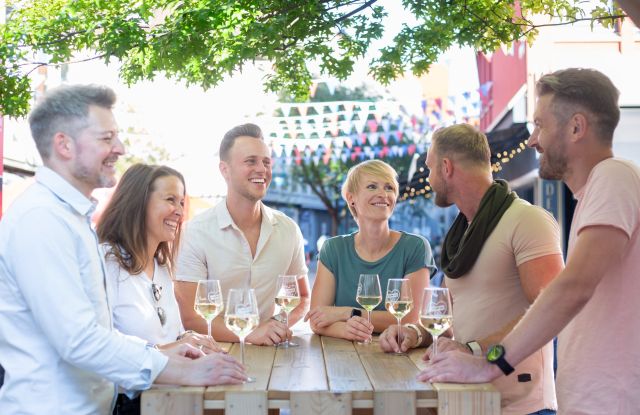 Weindorf Heilbronn Gruppe bei der Weinprobe